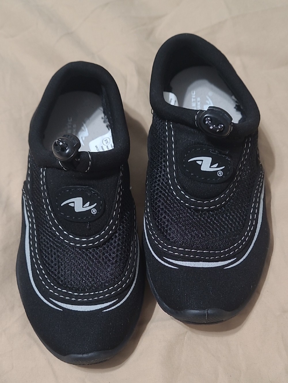 Athletic Works Black Kids Slip-On Water Socks with Toggle Sz 9/10